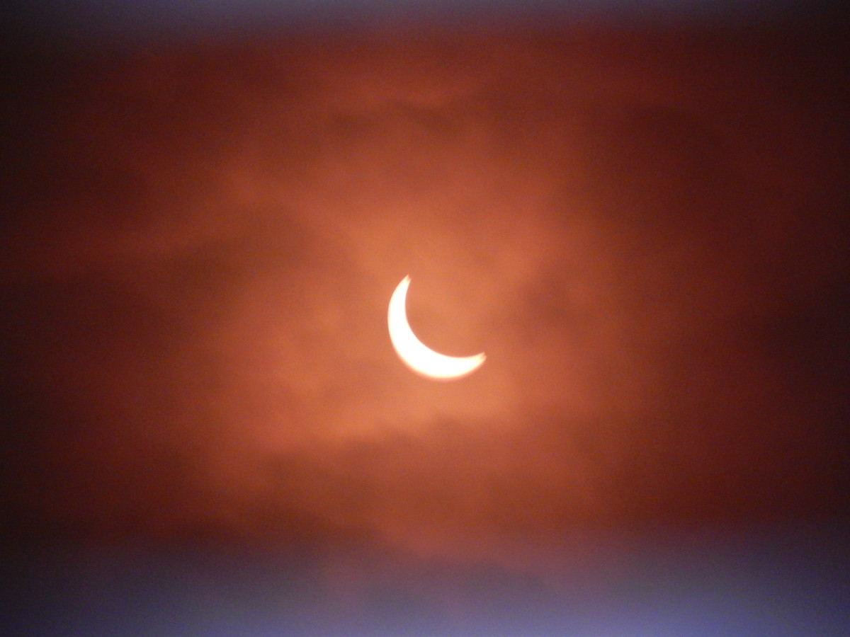 09:21 Solar eclipse, 2015.