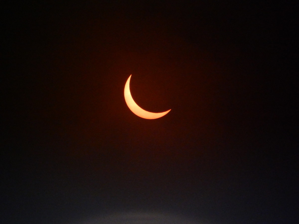 09:25 Solar eclipse, 2015.