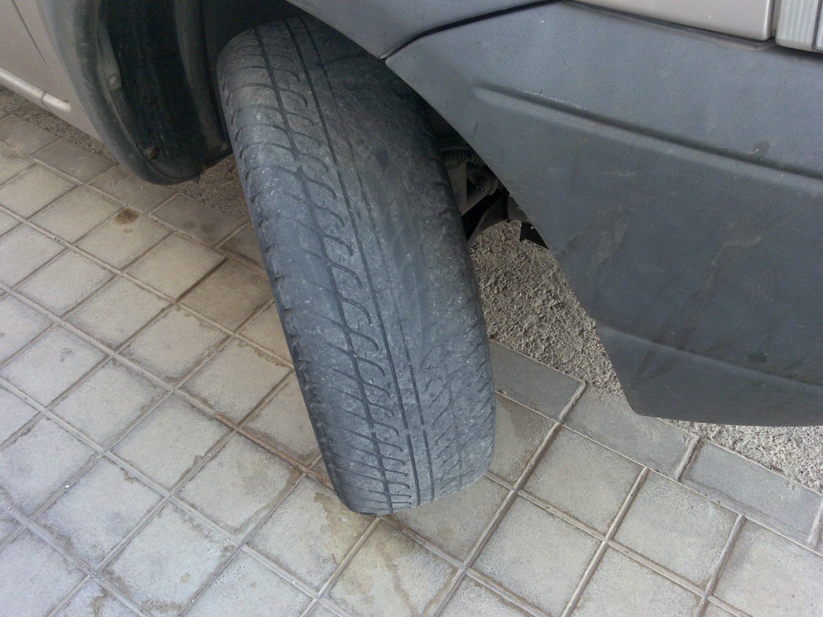 Do car tires become flat if a car sits for a long time?