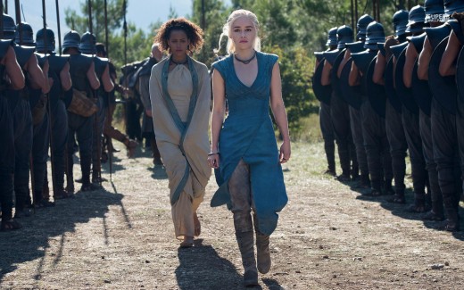Daenerys Targaryen (Emilia Clarke) with his army.