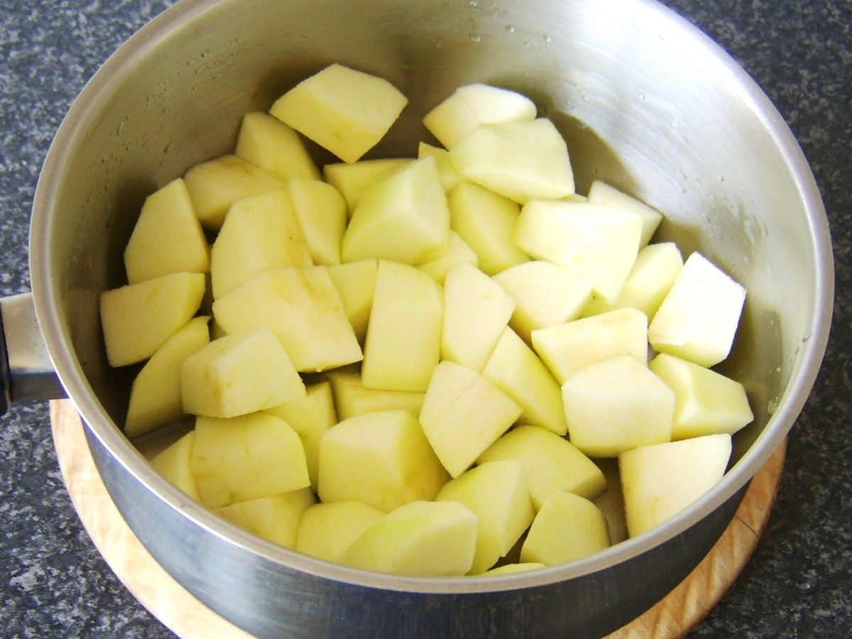 Chopped apples are added to the sugar solution