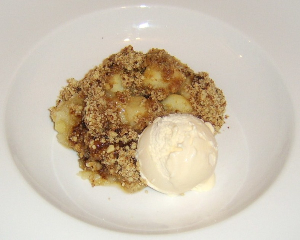 Hot crumble served with ice cream