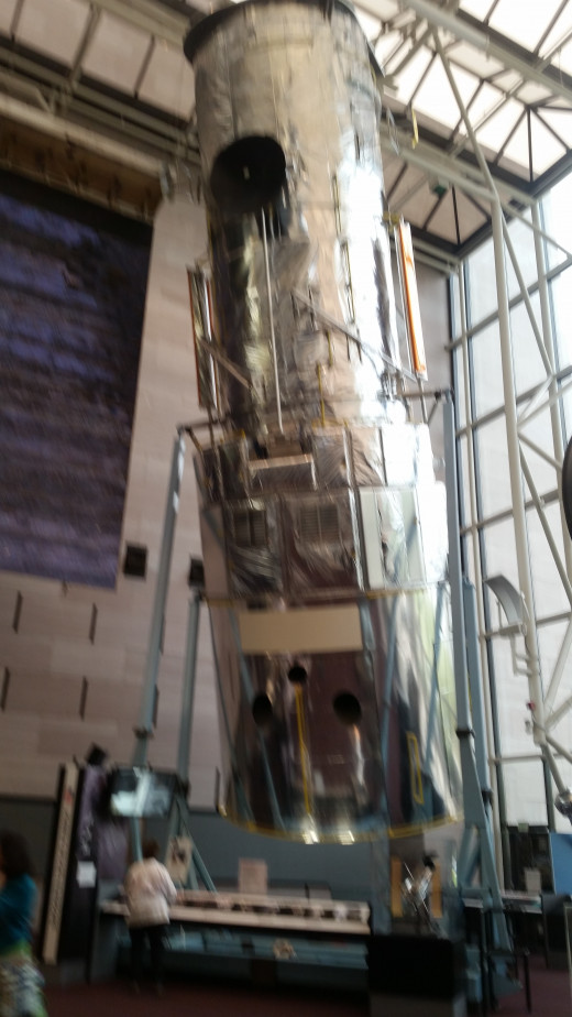 This is a replica (a model) of the Hubble Space Telescope! This telescope was launched into space many years ago, and as it travels, it sends up back pictures of planets and stars!