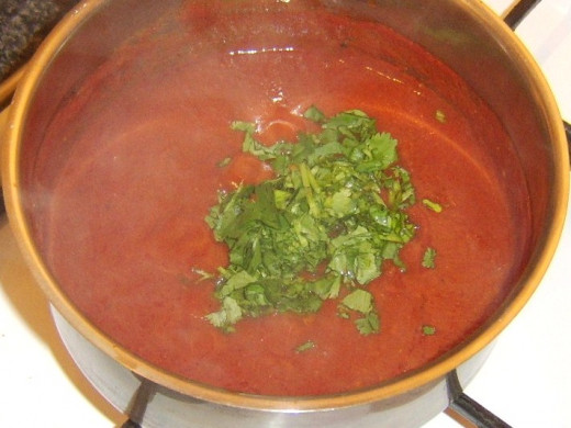 Chopped coriander is added to bhuna sauce