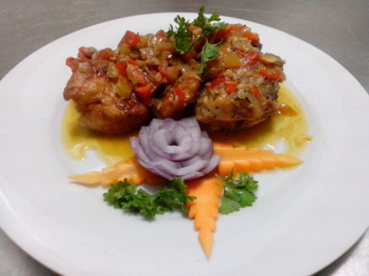 Italian Cuisine: Chicken Cacciatore, hunter-style cooking of braised chicken with tomatoes, onions, herbs and white wine (Photo Source: Ireno A. Alcala)