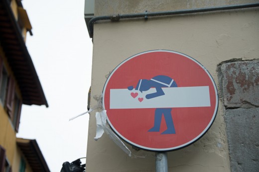 Be safe and look at the signs (Traffic sign in Florence)