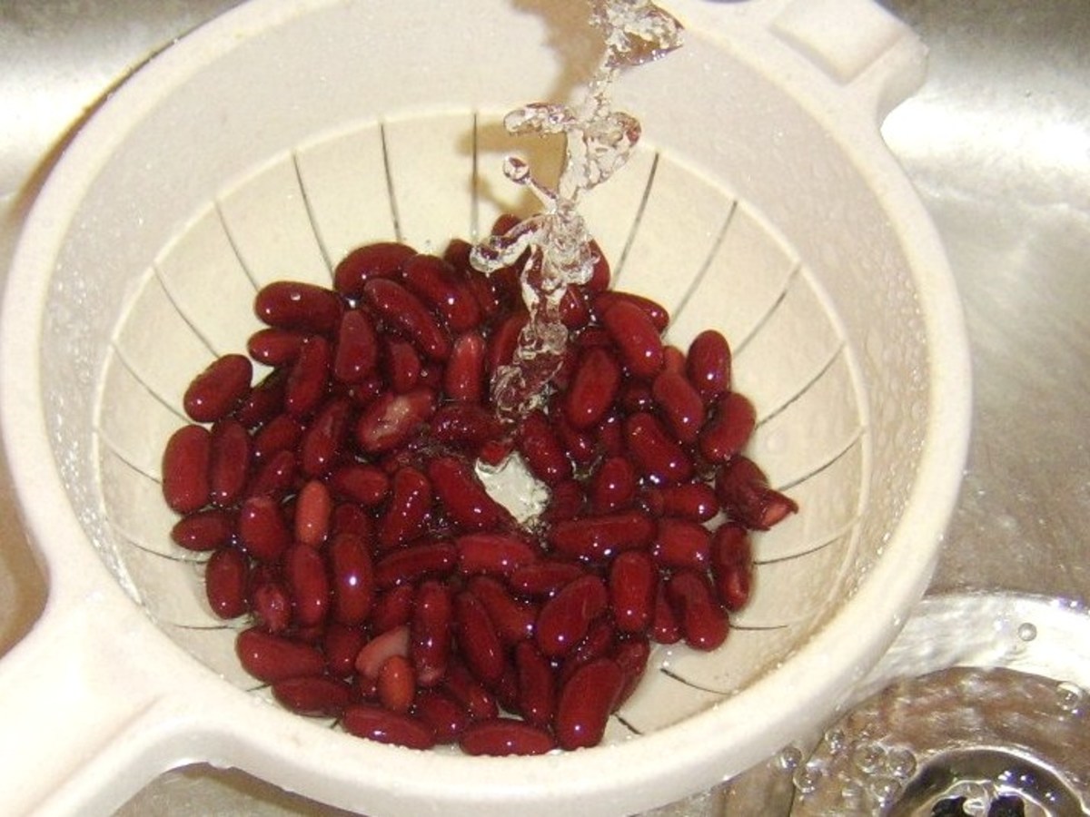 Washing red kidney beans
