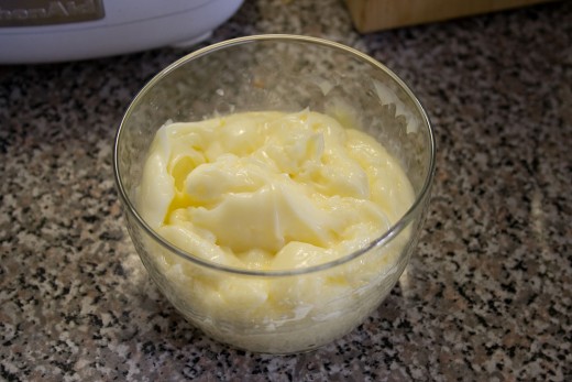 Homemade mayonnaise for split ends treatment