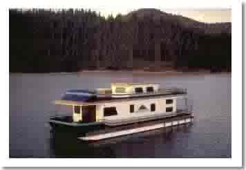 Travel in Style houseboat on lake shasta