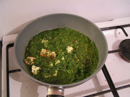 Lightly sauteed paneer added to the palak curry