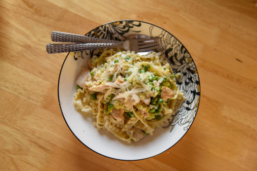 Creamy Chicken, Leek and Pea Pasta