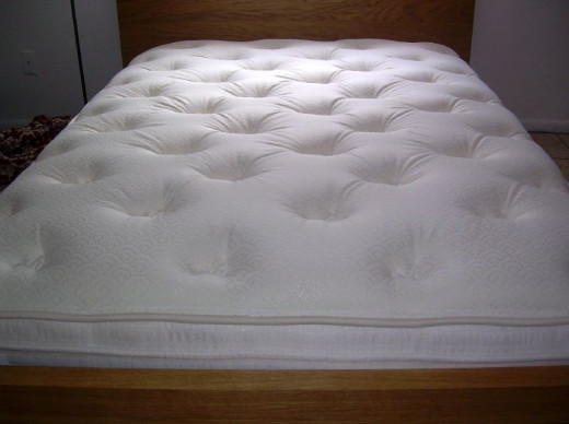 Buying a mattress online can have some advantages over purchasing from a retail store.