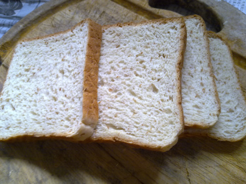 4 slices of plain bread for 4 person, that are the number of people in my household
