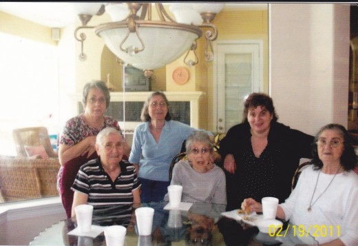Jean, Lois, Aunt Esther, Aunt Ruth, and Jimmie Kay