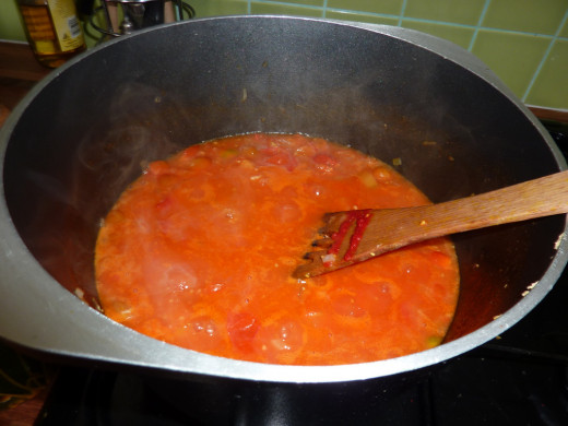 Frying onions, tomatoes and masala