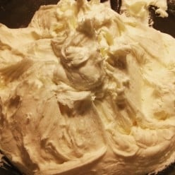 Vanilla Buttercream Icing (Simple Recipe)