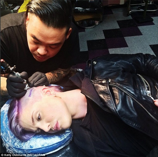 Kelly Osbourne's "stories"