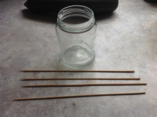 Before you being to grow avocado from a seed you will need a glass jam jar and four skewers or toothpicks.