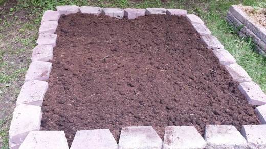 Landscape block raised bed