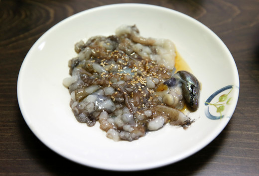 Unique serving of live octupos. The Korean sannakji can be a challenge for many individuals.