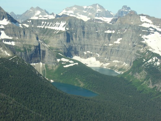 A pretty lake scene.