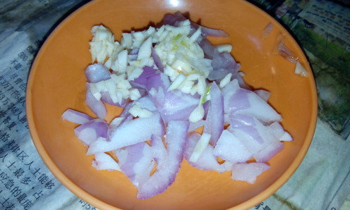 chopped garlic and red onions