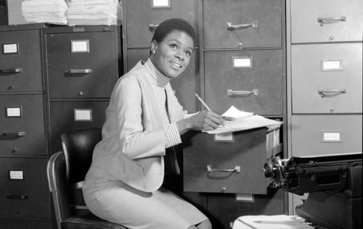 Actress Cicely Tyson was not just the first American actress to appear as a regular in a dramatic, but natual hairstyle on the 1963 television show East Side West Side gained a lot of attention as well. 