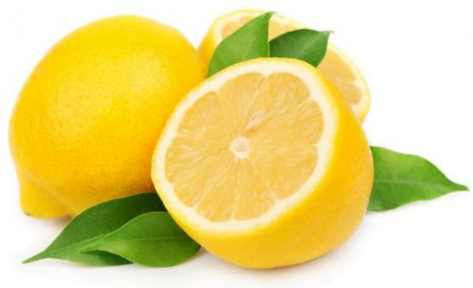 A medium lemon is about 60 g, and contains 15 calories, of which contains 5 g carbohydrate, 1 g dietary fiber and 4 g sugars. Lemons can be stored at room temperature for about 2 weeks and will keep for up to 6 weeks in the refrigerator in a plastic 