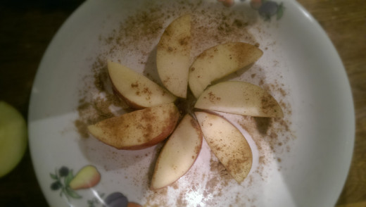 Double up on health benefits and taste by sprinkling cinnamon and ginger on your apple slices.
