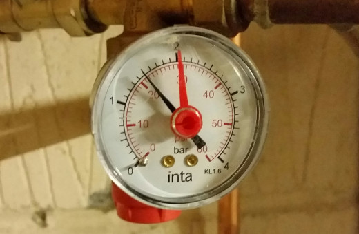 In this example, the red line indicates the ideal water pressure for this system.