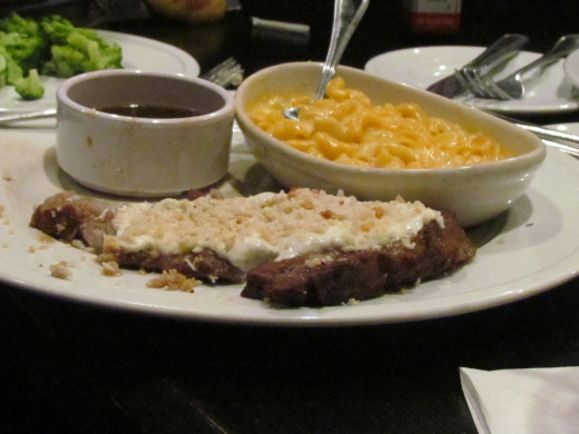 My sister, Paulette had a horseradish covered prime rib with au juice and macaroni & cheese.