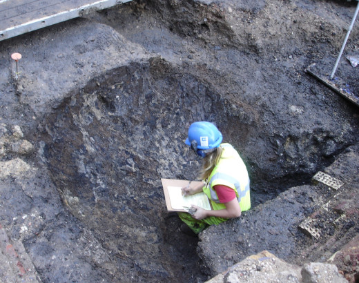 Digging a late Roman pit - 2006