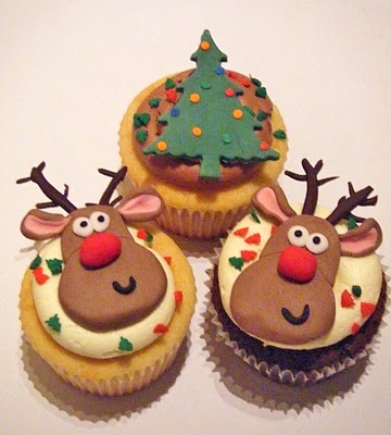 Make some Christmas  cupcakes for those caroling days.  Singing can make you hungry!