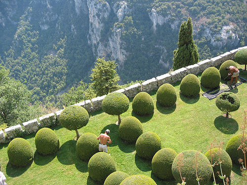 http://www.flickr.com/photos/feuilllu/4920772/