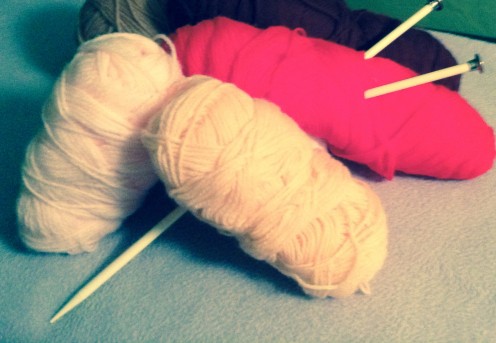Learn how to knit with the tutorials in this article!