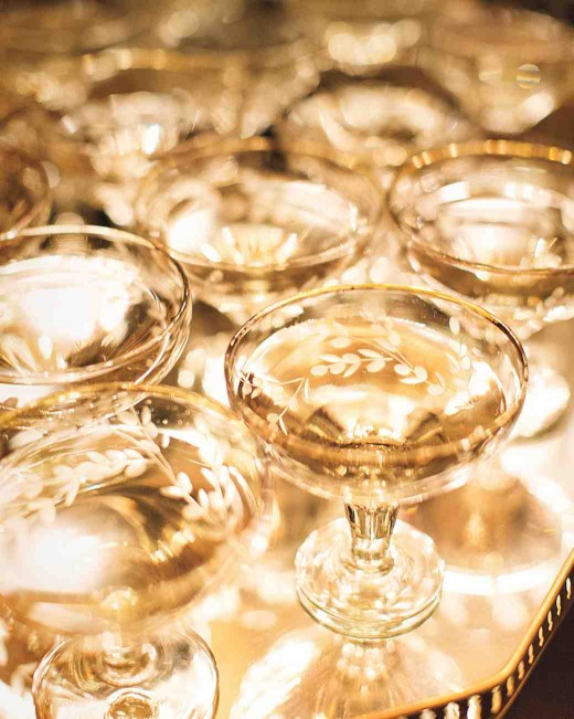 Cap off the New Year with the bubbly.Sparkling juice is another for those who do not like alcohol.