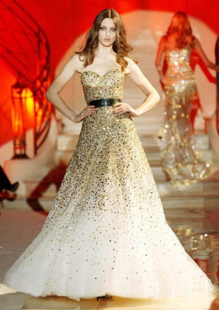 What's New Year's Eve without some sparkle. The black, gold and white is reminiscent of fireworks.