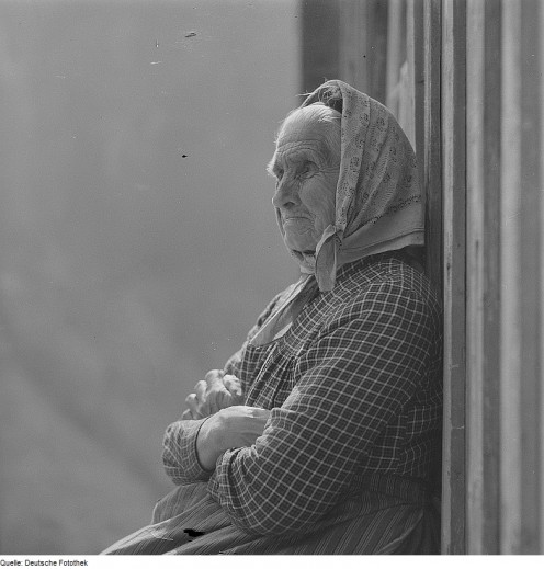 Old people tend to lose their memory - Image of an old woman thinking