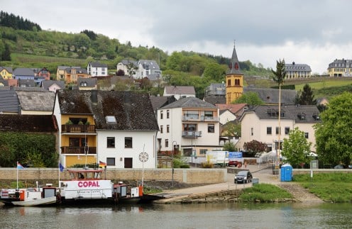 Bank of the Moselle river in Oberbillig (Germany). Left: the ferry to Wasserbillig (Grand Duchy of Luxembourg).