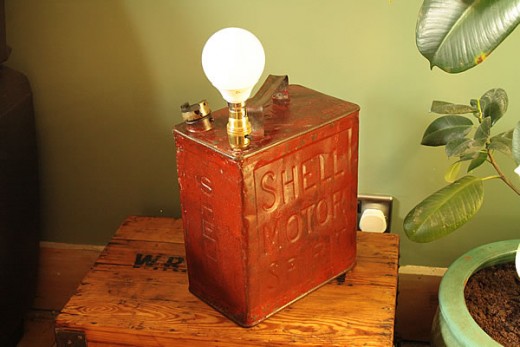 Lamp made with Shell oil can