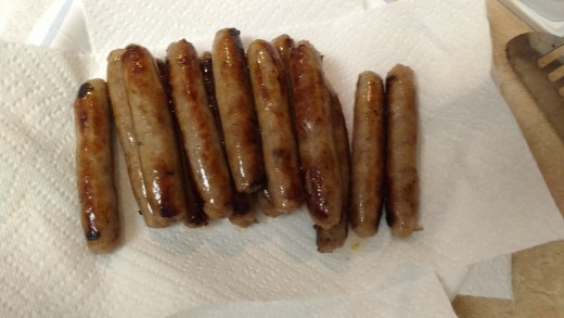 cooked sausages on plate with paper towel