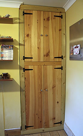 Alcove fitted wardrobe