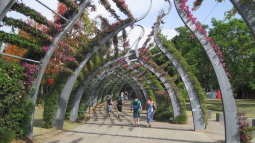 When we see all these flowers ant trees display in the gardens and the way that they have been arranged, we know that good gardeners need to have a good imagination how to display things, just look at this archway in this garden.  