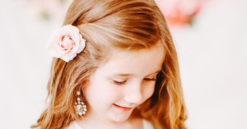 Elegant Ways to Use Real Flowers as Hair Accessories