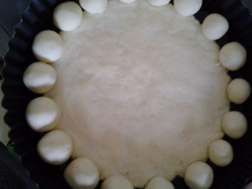 Image 4 (Pizza in tray, and balls idea) 