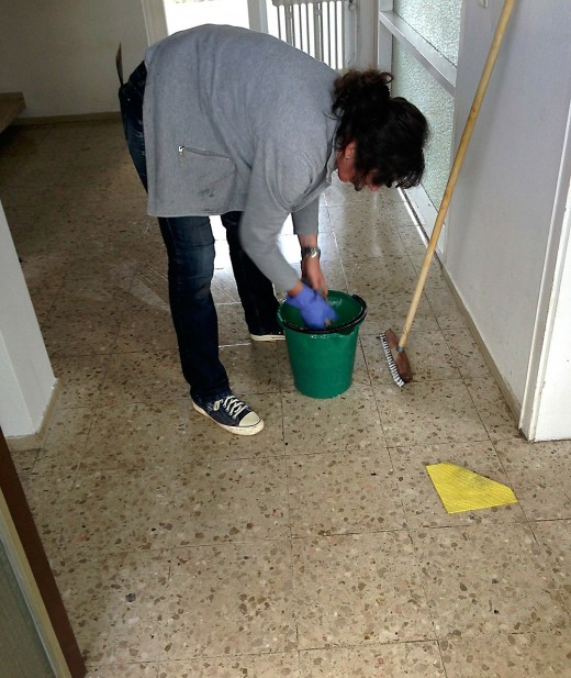 A lady cleaning the house.