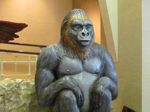 In the foyer of Fridays restaurant is this statue of a gorilla which helps direct young and old to the Rainforest CafÃÂ©.