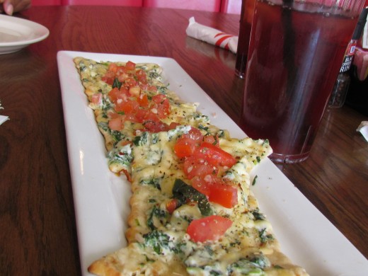 At Fridays we started with freshly brewed Black Iced Tea and Spinach Florentine Flatbread. 