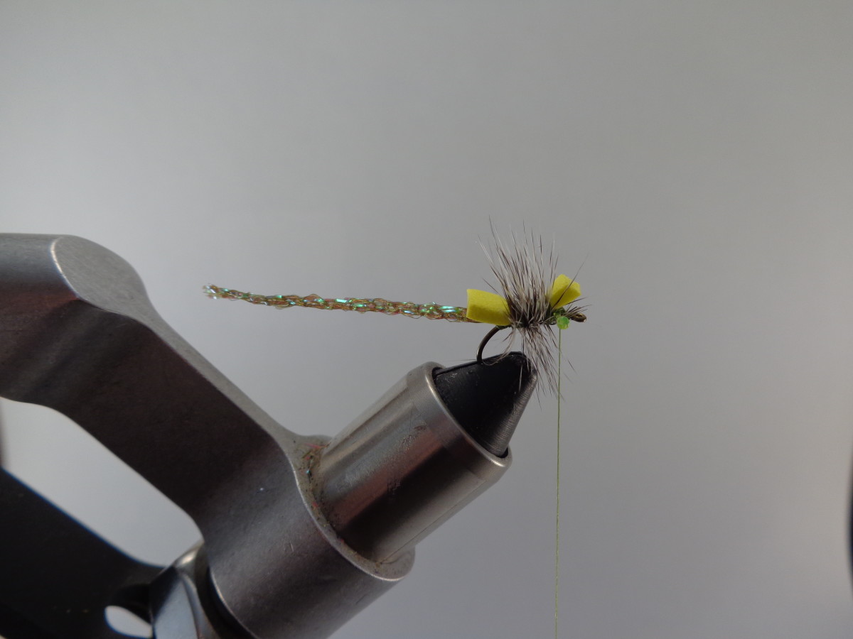 Palmer Wrap the Grizzly Hackle...