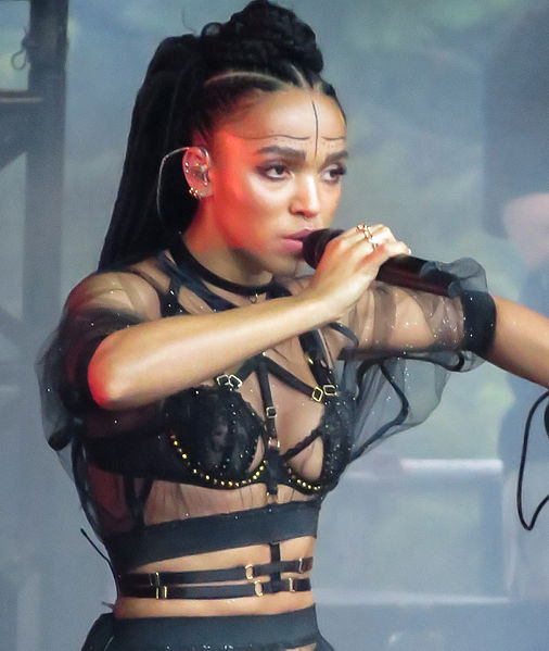 FKA Twigs in concert